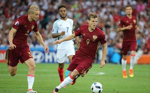  巴萨3-2力克皇马卫冕西超杯！拉菲尼亚双响维尼修斯一条龙  